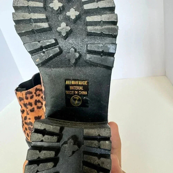 Soda Chelsea Ankle Boot Booties Womens 7 Animal Print 🐅 - Picture 4 of 9